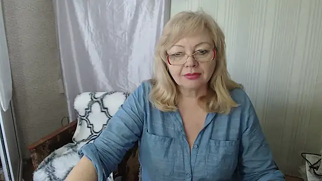 Snapshot of LavandaMay chatting on April 29, 10:52 am LavandaMay online show from April 29, 10:52 am