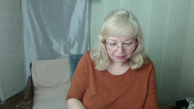 Snapshot of LavandaMay chatting on May 15, 6:59 pm LavandaMay online show from May 15, 6:59 pm