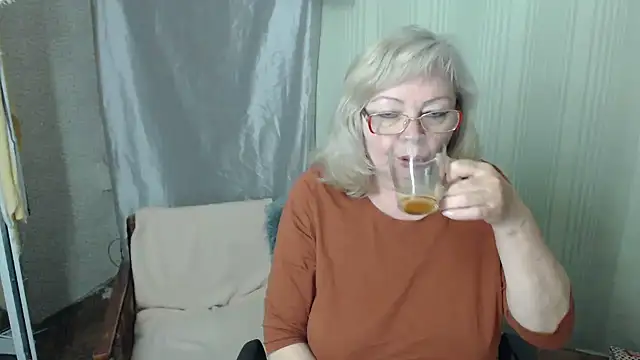 Snapshot of LavandaMay chatting on May 23, 8:02 pm LavandaMay online show from May 23, 8:02 pm