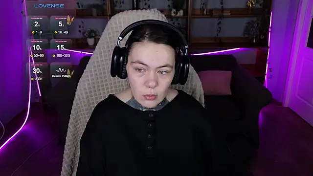 QwertyAnnie Lbo online show from April 10, 1:33 am