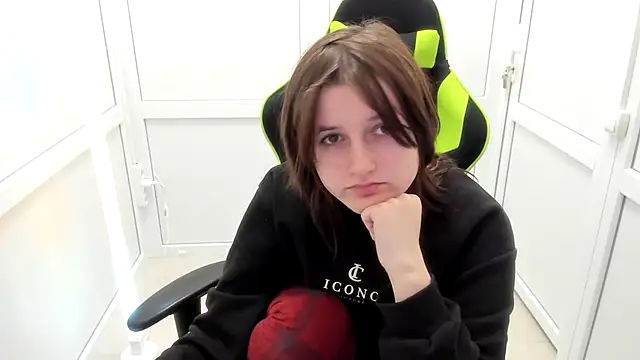 GoldenKiss online show from April 17, 6:49 am