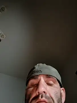 Snapshot of fitguy4u chatting on June 1, 4:14 am fitguy4u online show from June 1, 4:14 am