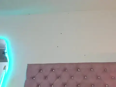 laurenlaine online show from April 15, 2:24 pm