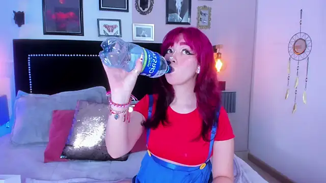 Snapshot of Leah_cherry chatting on April 20, 10:22 pm Leah cherry online show from April 20, 10:22 pm