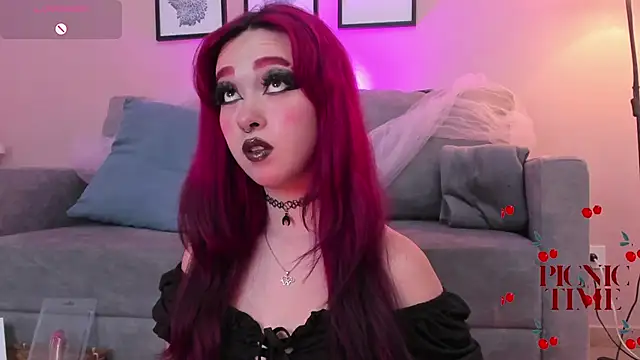 Snapshot of Leah_cherry chatting on June 18, 10:25 pm Leah cherry online show from June 18, 10:25 pm
