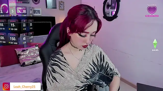 Snapshot of Leah_cherry chatting on June 19, 9:51 pm Leah cherry online show from June 19, 9:51 pm