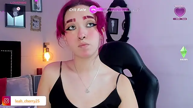 Snapshot of Leah_cherry chatting on July 9, 9:52 pm Leah cherry online show from July 9, 9:52 pm