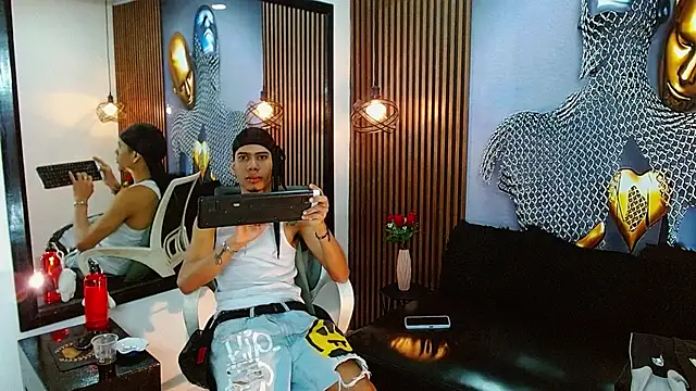 Snapshot of Skinny_cute_Alyer chatting on June 25, 2:22 am Skinny cute Alyer online show from June 25, 2:22 am