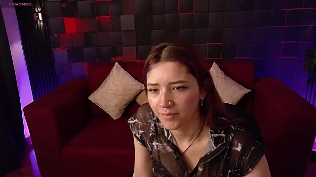 Snapshot of Emily_Cherry_ chatting on May 4, 2:02 pm Emily Cherry online show from May 4, 2:02 pm