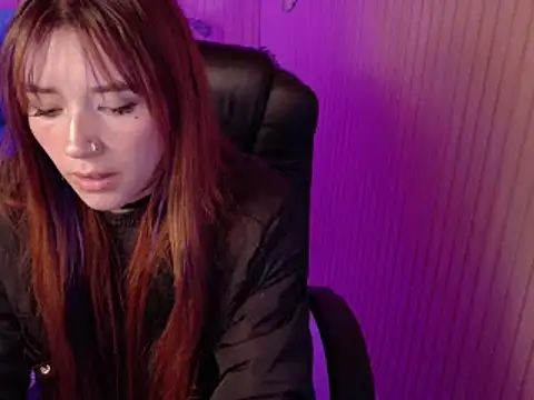 Snapshot of Emily_Cherry_ chatting on May 21, 2:35 pm Emily Cherry online show from May 21, 2:35 pm