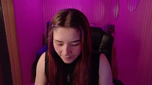 Snapshot of Emily_Cherry_ chatting on May 29, 4:05 pm Emily Cherry online show from May 29, 4:05 pm