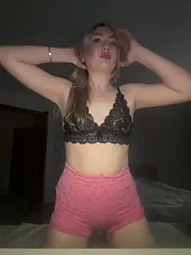 Snapshot of Mira_royy chatting on May 28, 4:15 pm Mira royy online show from May 28, 4:15 pm