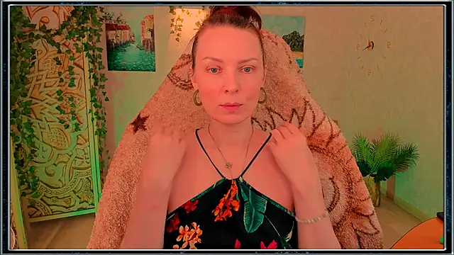 Snapshot of LanaRadiance chatting on June 10, 9:19 am LanaRadiance online show from June 10, 9:19 am