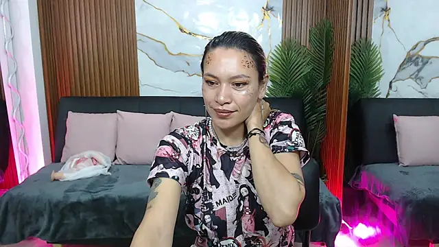 Snapshot of alonddra_tay chatting on April 20, 11:46 am alonddra tay online show from April 20, 11:46 am
