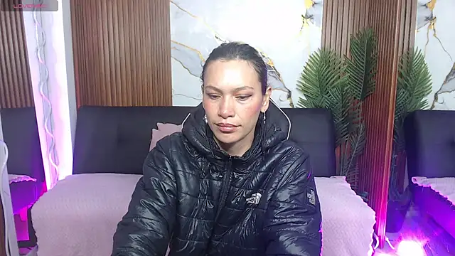 Snapshot of alonddra_tay chatting on May 1, 11:37 am alonddra tay online show from May 1, 11:37 am
