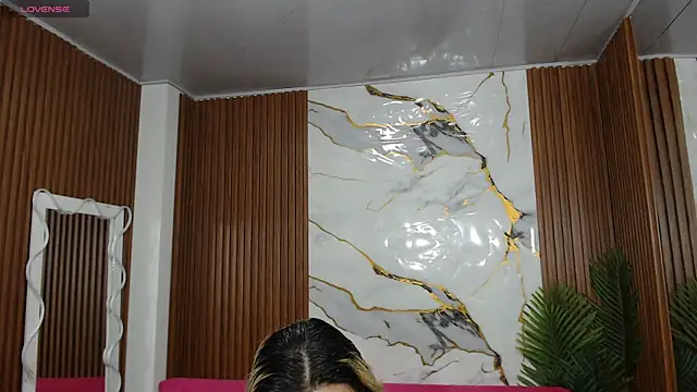 Snapshot of alonddra_tay chatting on May 4, 11:39 am alonddra tay online show from May 4, 11:39 am