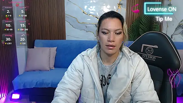 Snapshot of alonddra_tay chatting on May 24, 11:37 am alonddra tay online show from May 24, 11:37 am