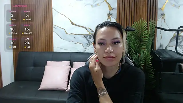Snapshot of alonddra_tay chatting on May 26, 12:01 pm alonddra tay online show from May 26, 12:01 pm