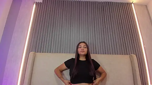 Snapshot of MilyClem chatting on April 15, 4:52 am MilyClem online show from April 15, 4:52 am