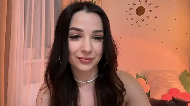 emilytr1xxy online show from April 21, 4:12 pm