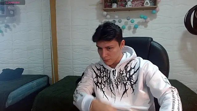 Snapshot of Zayn_clausen chatting on May 1, 5:39 pm Zayn clausen online show from May 1, 5:39 pm