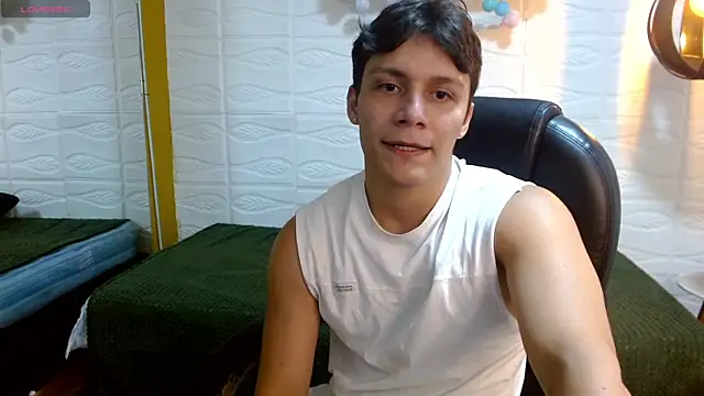 Snapshot of Zayn_clausen chatting on May 12, 5:32 pm Zayn clausen online show from May 12, 5:32 pm