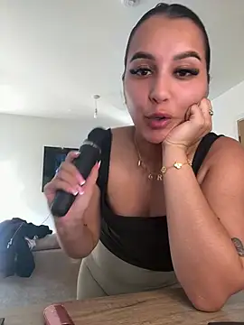 Snapshot of Miavelvetxoxo chatting on June 23, 5:33 pm Miavelvetxoxo online show from June 23, 5:33 pm