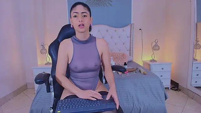 Snapshot of elizabeth_santos1 chatting on April 22, 10:11 pm elizabeth santos1 online show from April 22, 10:11 pm