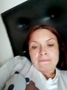 Snapshot of Lina19_93 chatting on April 12, 9:42 pm Lina19 93 online show from April 12, 9:42 pm