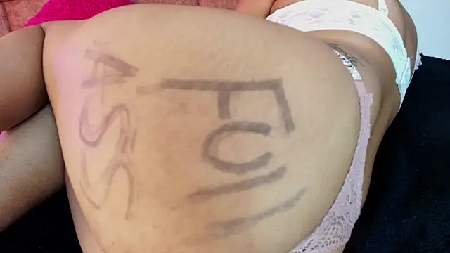 Snapshot of Mia_Nasty_Dirty chatting on April 12, 8:25 pm Mia Nasty Dirty online show from April 12, 8:25 pm