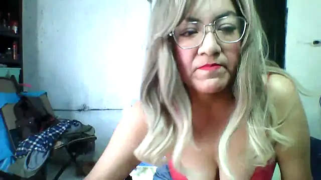Snapshot of Mich76 chatting on April 24, 5:26 pm Mich76 online show from April 24, 5:26 pm
