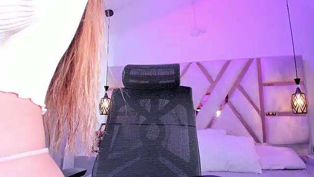 Snapshot of giigii_hadidd chatting on April 30, 7:20 pm giigii hadidd online show from April 30, 7:20 pm