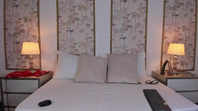 Snapshot of jade_spinters chatting on June 25, 7:40 pm jade spinters online show from June 25, 7:40 pm