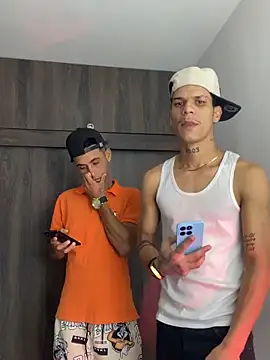 Snapshot of sintabusexo01 chatting on April 10, 4:06 am sintabusexo01 online show from April 10, 4:06 am