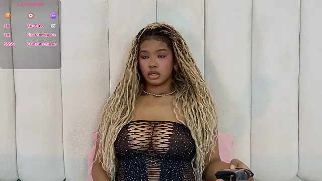 Snapshot of ela_ebony_ chatting on July 6, 10:34 pm ela ebony online show from July 6, 10:34 pm