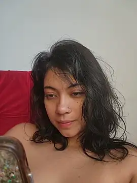 Snapshot of NefertitiXO chatting on May 3, 10:27 pm NefertitiXO online show from May 3, 10:27 pm
