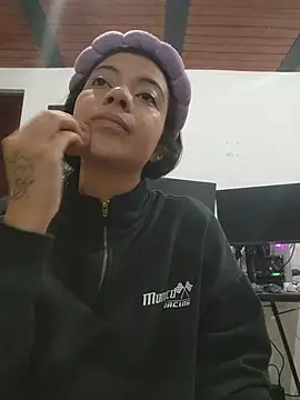 Snapshot of NefertitiXO chatting on May 28, 5:54 pm NefertitiXO online show from May 28, 5:54 pm