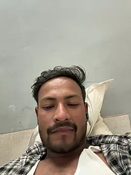 Snapshot of newdelhiBOY_ chatting on April 17, 7:44 am newdelhiBOY online show from April 17, 7:44 am