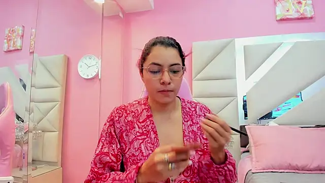 Snapshot of luna_hix chatting on April 28, 4:06 am luna hix online show from April 28, 4:06 am