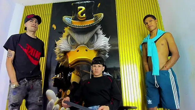 Snapshot of Gang_Members_xxx_ chatting on April 14, 3:56 am Gang Members xxx online show from April 14, 3:56 am