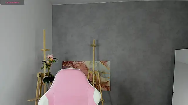 Snapshot of Mary_Holland chatting on June 15, 1:08 am Mary Holland online show from June 15, 1:08 am