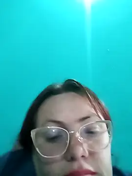 Snapshot of carolinhe26 chatting on April 16, 12:39 pm carolinhe26 online show from April 16, 12:39 pm