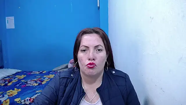 Snapshot of carolinhe26 chatting on July 14, 3:00 am carolinhe26 online show from July 14, 3:00 am