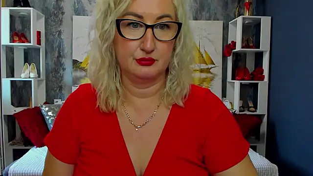 DianaFrances online show from April 15, 9:27 am