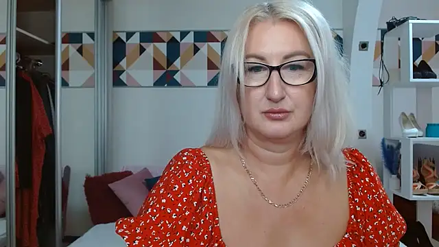 DianaFrances online show from July 18, 1:15 pm