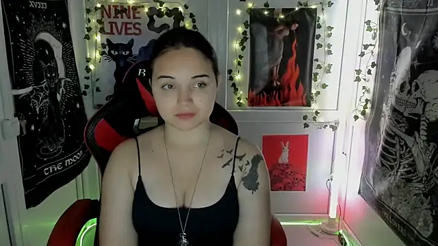 Snapshot of Caroline_cutte chatting on July 11, 6:10 pm Caroline cutte online show from July 11, 6:10 pm