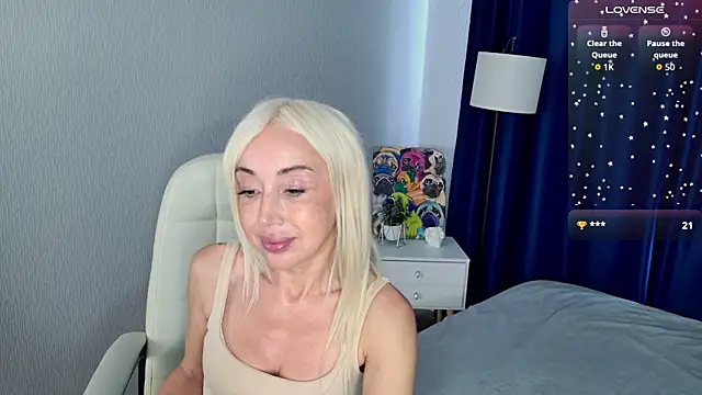 Snapshot of _OliviaRose chatting on June 7, 7:45 am OliviaRose online show from June 7, 7:45 am