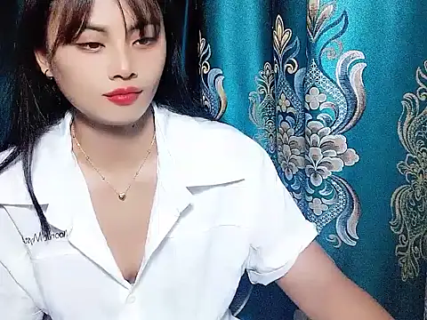 Snapshot of Bella86 chatting on April 10, 6:45 pm Bella86 online show from April 10, 6:45 pm