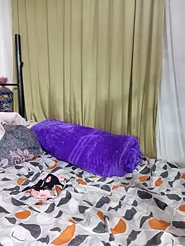 Snapshot of HotBabe_04 chatting on May 28, 5:49 am HotBabe 04 online show from May 28, 5:49 am