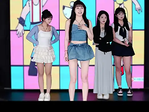 Snapshot of zhangqiqi1 chatting on April 12, 2:44 pm zhangqiqi1 online show from April 12, 2:44 pm